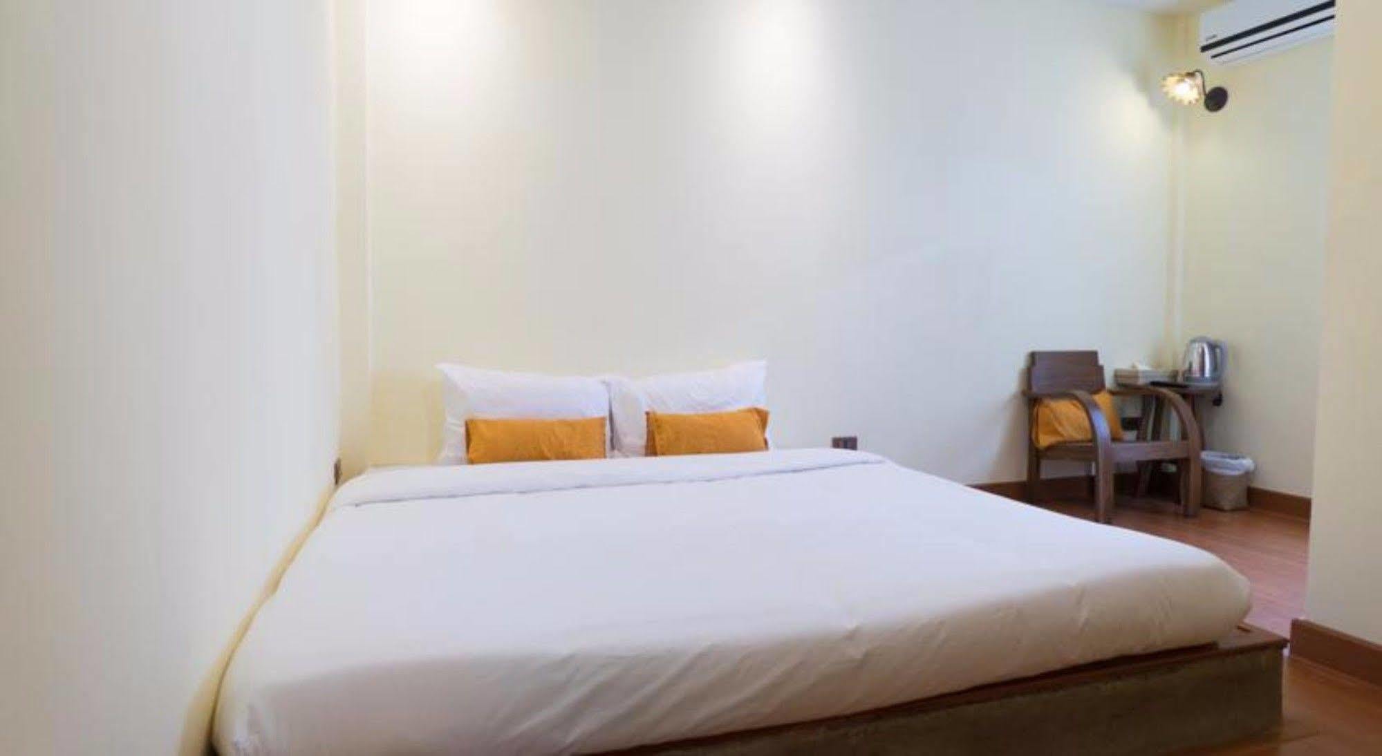 Manon Sleepeatdrink Bed and Breakfast Chiang Mai Eksteriør billede