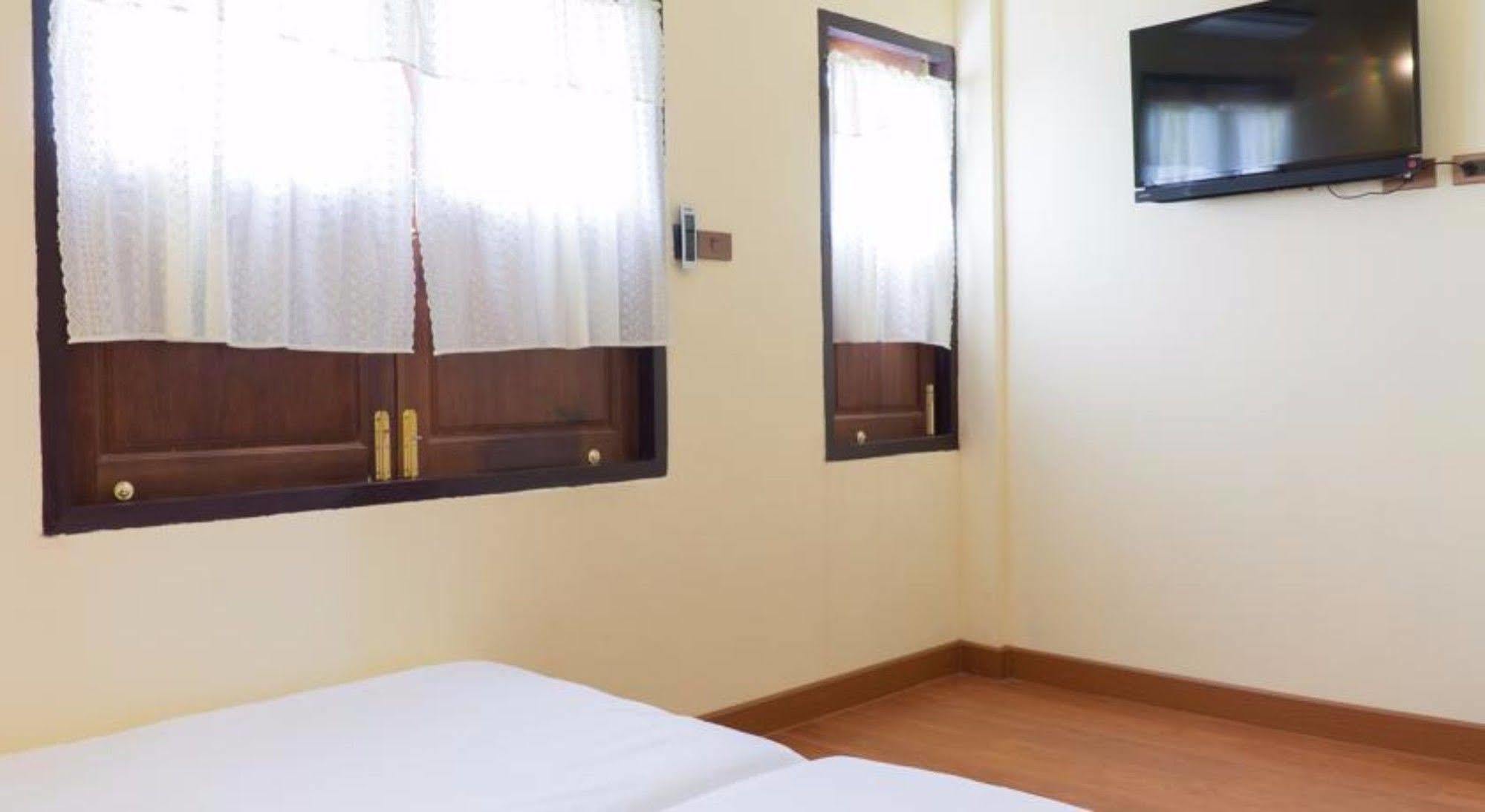Manon Sleepeatdrink Bed and Breakfast Chiang Mai Eksteriør billede
