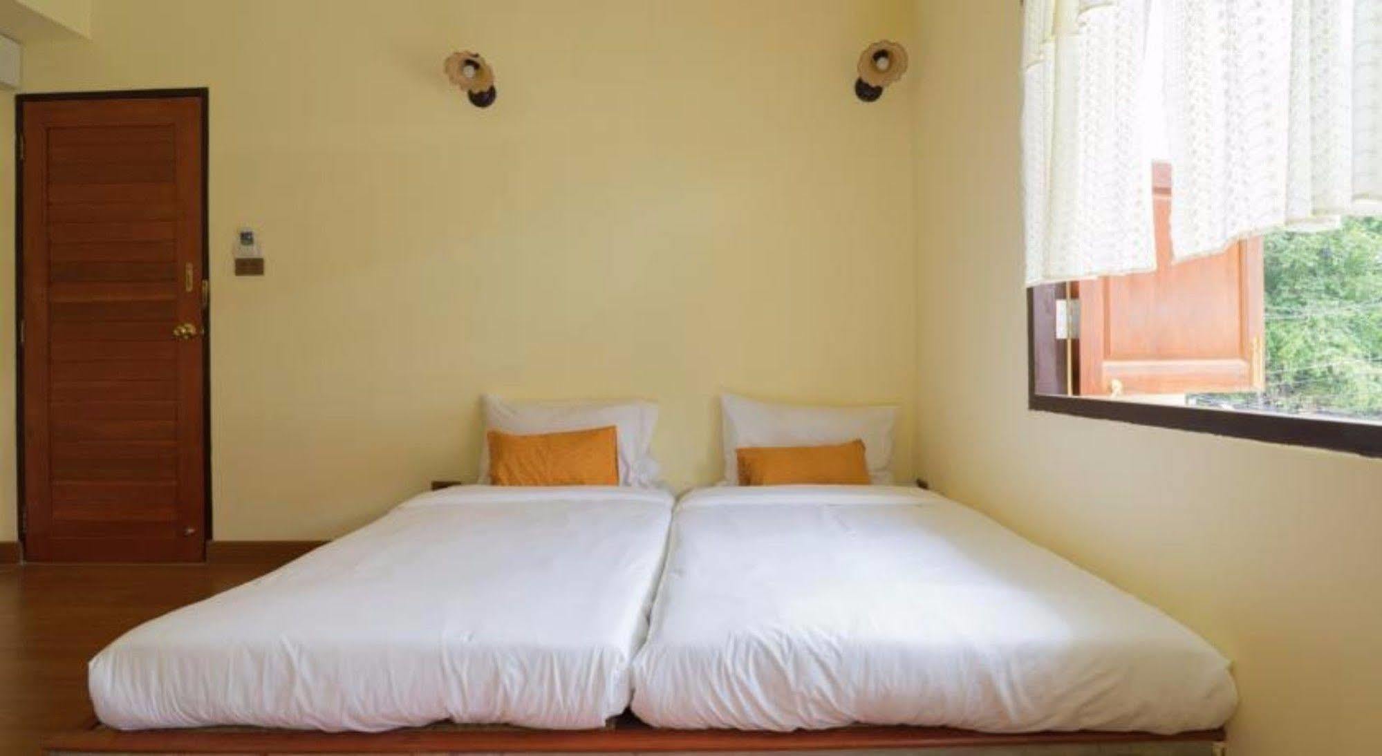 Manon Sleepeatdrink Bed and Breakfast Chiang Mai Eksteriør billede