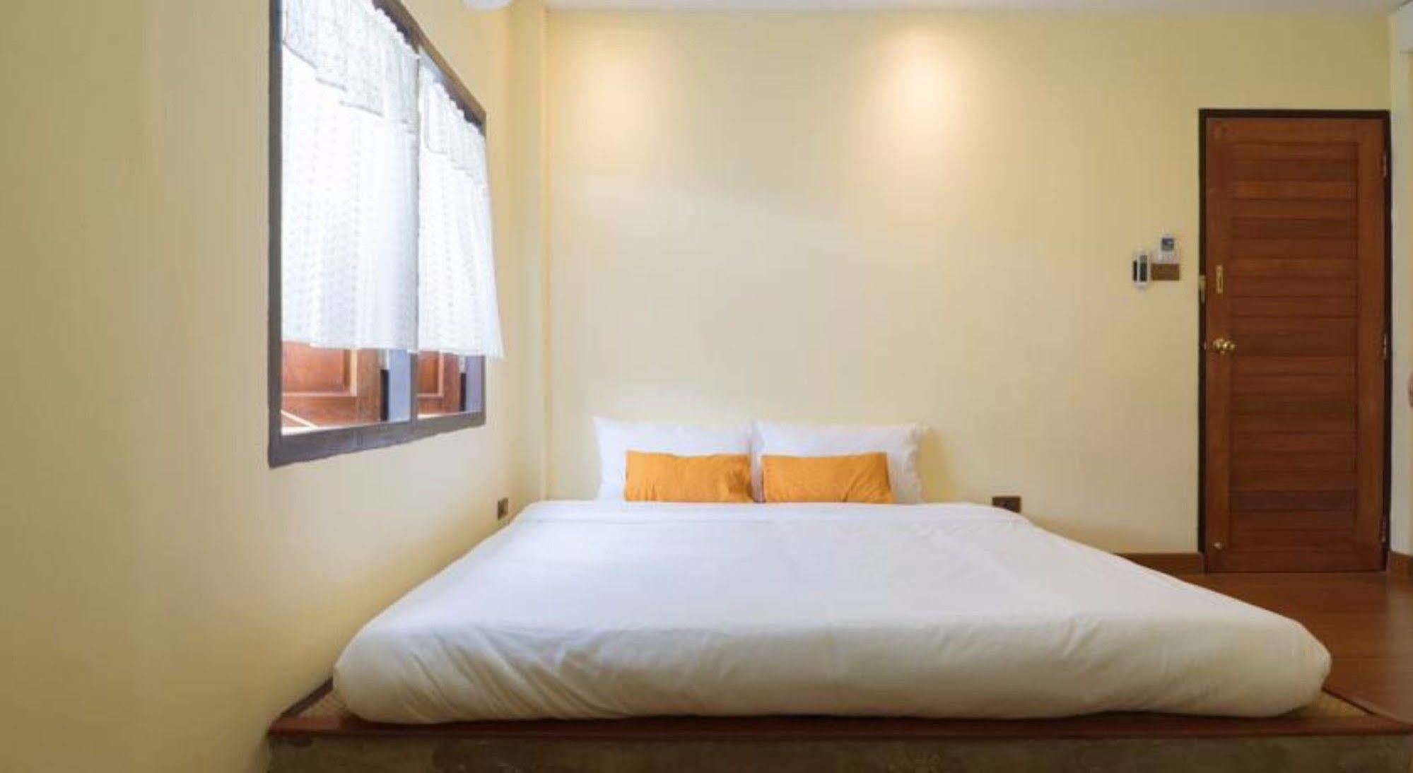 Manon Sleepeatdrink Bed and Breakfast Chiang Mai Eksteriør billede