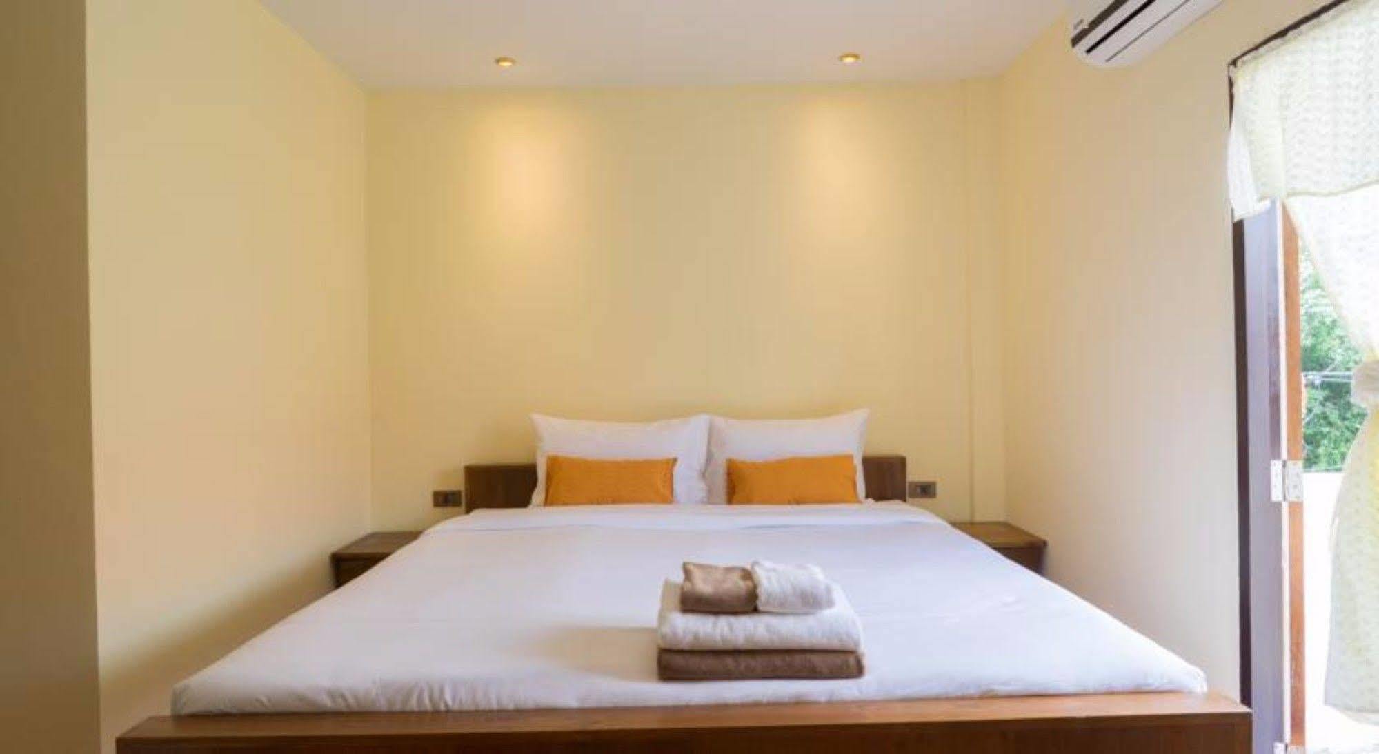 Manon Sleepeatdrink Bed and Breakfast Chiang Mai Eksteriør billede
