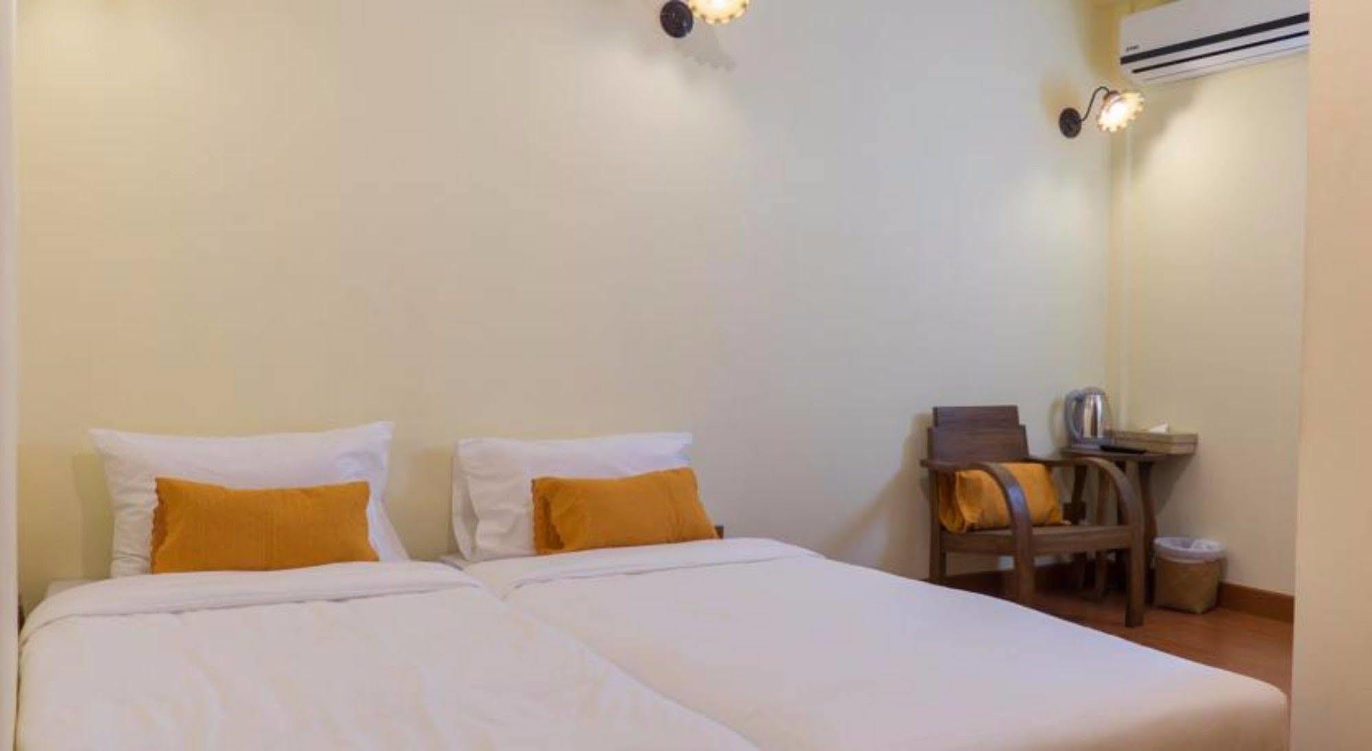 Manon Sleepeatdrink Bed and Breakfast Chiang Mai Eksteriør billede