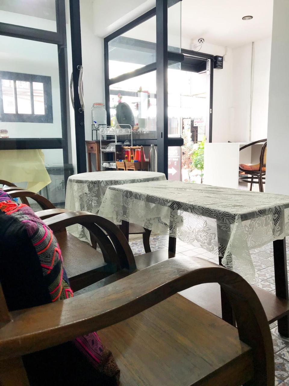 Manon Sleepeatdrink Bed and Breakfast Chiang Mai Eksteriør billede